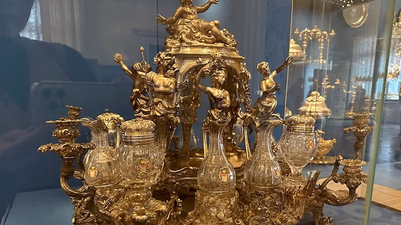 Các cổ vật trưng bày trong Hermitage. (Ảnh: THÙY VÂN)