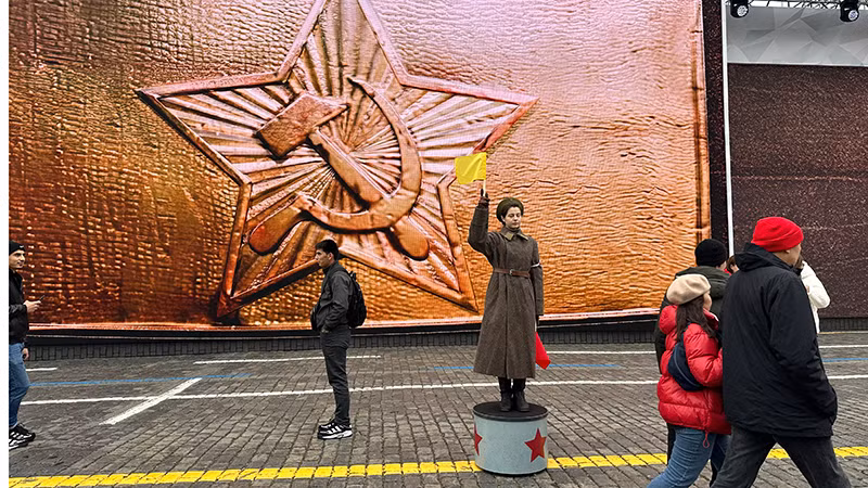 Một không gian đầy ắp hoài niệm trên Quảng trường Đỏ lịch sử. (Ảnh: THÙY VÂN)