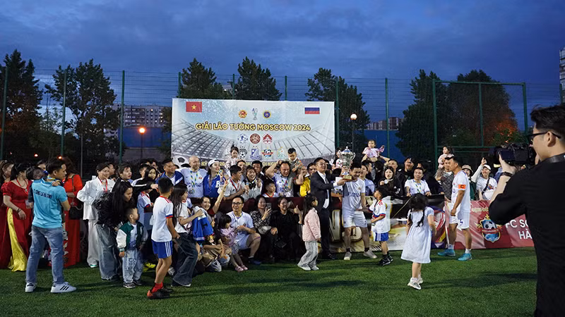 FC Sông La Hà Tĩnh giành chức vô địch Giải bóng đá Lão tướng Moskva. (Ảnh: THÙY VÂN)