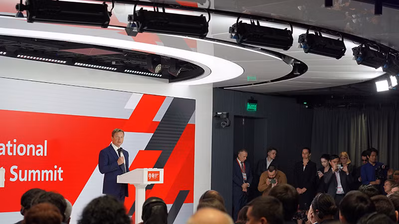 Đại diện chính quyền Thành phố Moskva phát biểu khai mạc Hội nghị. (Ảnh: THÙY VÂN)