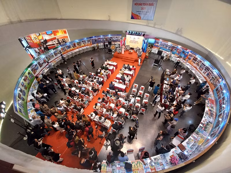 Toàn cảnh cuộc tọa đàm "Hội ngộ giải A Giải Báo chí Quốc gia" tại Hội Báo toàn quốc năm 2023. Nguồn: hoinhabao.vn.