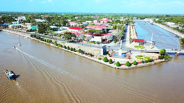 Những dòng kênh chống Mỹ ở huyện Đầm Dơi đấu nối với các trục sông, rạch lớn, thuận lợi di chuyển đến trung tâm huyện lỵ.