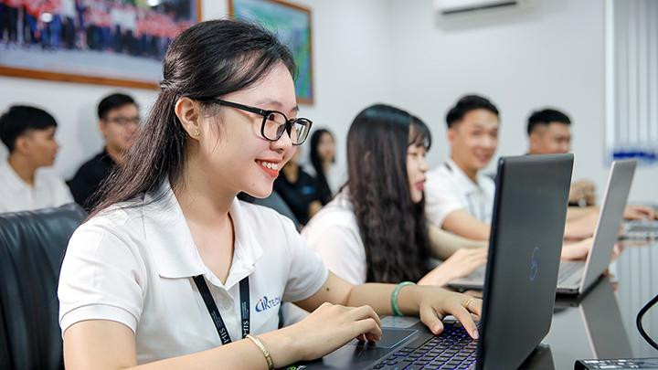 Chuyển đổi số là xu hướng tất yếu trong thời đại công nghệ.