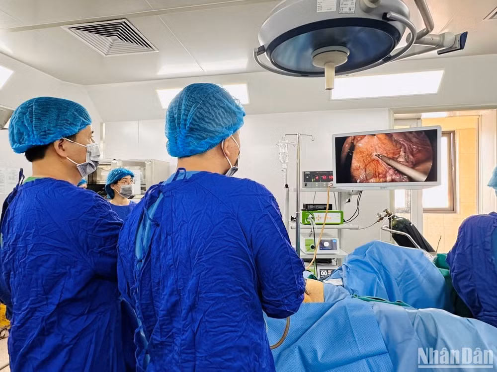 Một ca phẫu thuật nội soi tại Bệnh viện ung bướu Hà Nội
