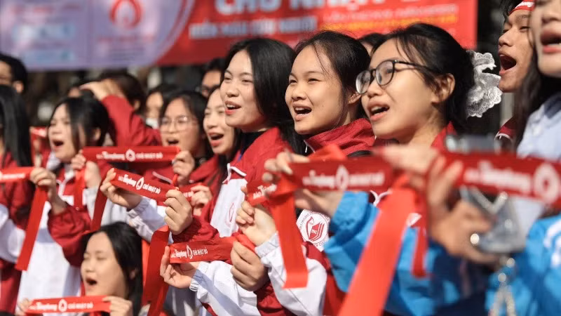 Đông đảo bạn trẻ tham gia chương trình Chủ nhật đỏ năm 2025.