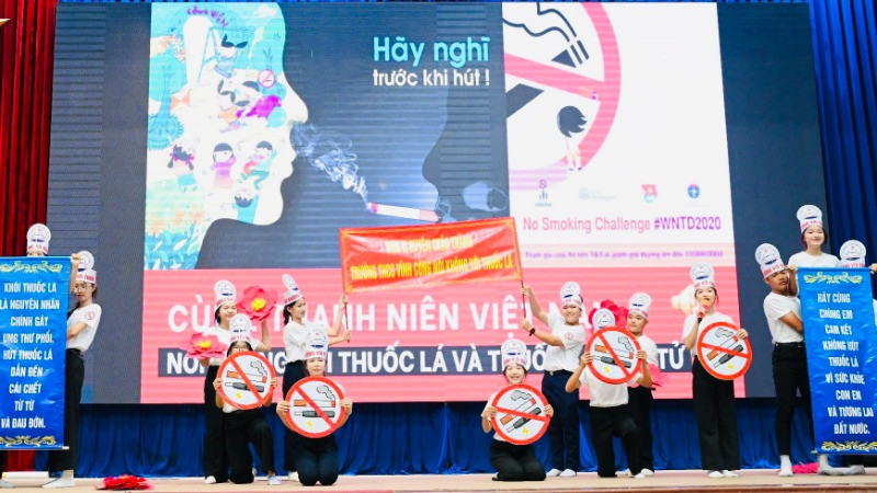 Cần có các giải pháp mạnh mẽ để ngăn chặn thanh thiếu niên hút thuốc lá, nhất là thuốc lá mới