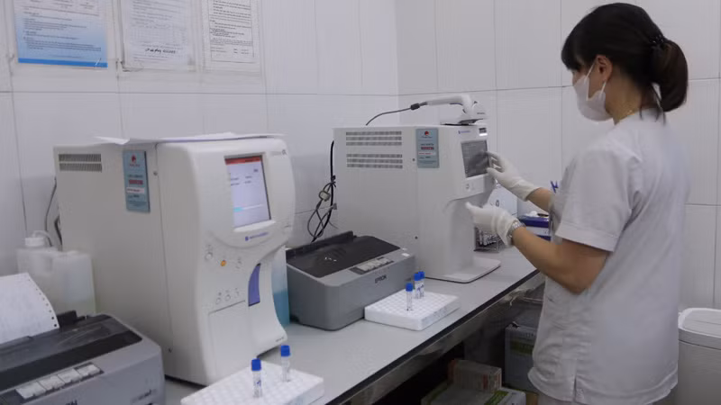 Ngành y tế Hà Nội tăng cường giám sát, xét nghiệm, phát hiện kịp thời dịch bệnh tại cộng đồng.