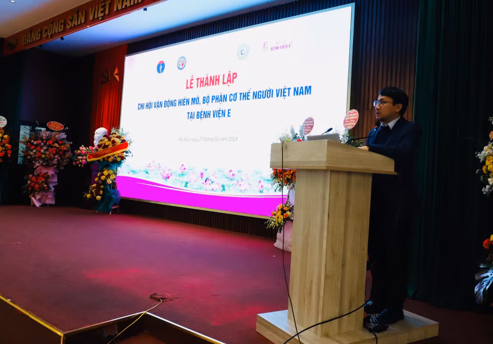 TS Nguyễn Công Hựu, Giám đốc Bệnh viện E phát biểu tại buổi lễ.