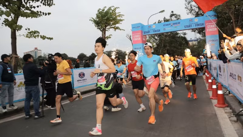 Các vận động viên tham gia Giải chạy “Hành trình tiếp sức- Empower Run”.