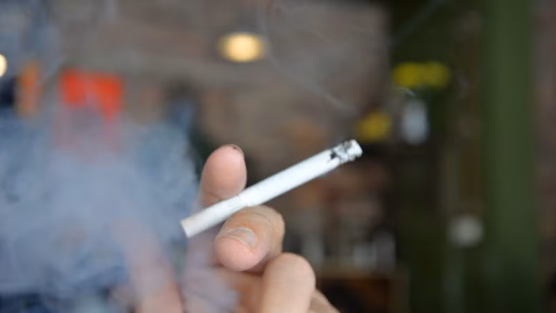 Thuốc lá đang gây ra gánh nặng về sức khỏe và tài chính đối với cá nhân, gia đình và cộng đồng.