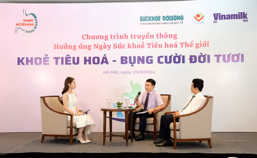 Các chuyên gia dinh dưỡng chia sẻ những kiến thức liên quan về dinh dưỡng và tiêu hóa tại chương trình truyền thông hưởng ứng Ngày Sức khỏe tiêu hóa thế giới.