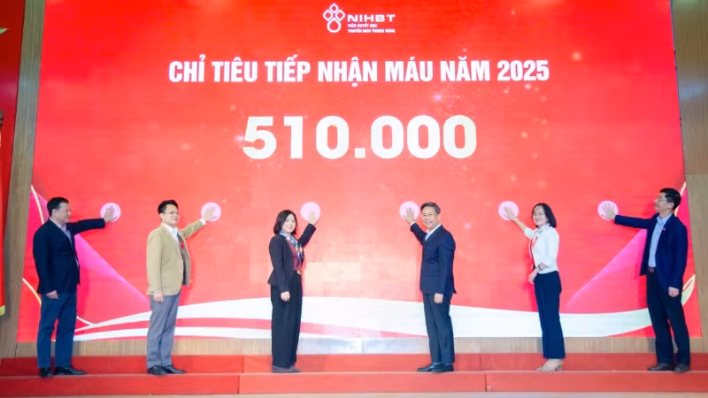 Bấm nút quyết tâm thực hiện mục tiêu tiếp nhận 510 nghìn đơn vị máu trong năm 2025.