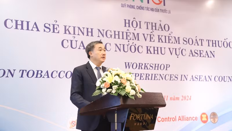 GS,TS Trần Văn Thuấn phát biểu tại hội thảo.