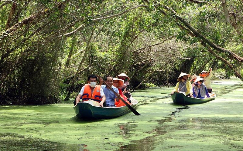 Rừng tràm tại khu du lịch sinh thái làng nổi Tân Lập, huyện Mộc Hóa, tỉnh Long An. (Ảnh THANH BÌNH)