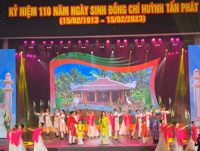 Chương trình nghệ thuật đặc biệt kỷ niệm 110 năm ngày sinh đồng chí Huỳnh Tấn Phát.