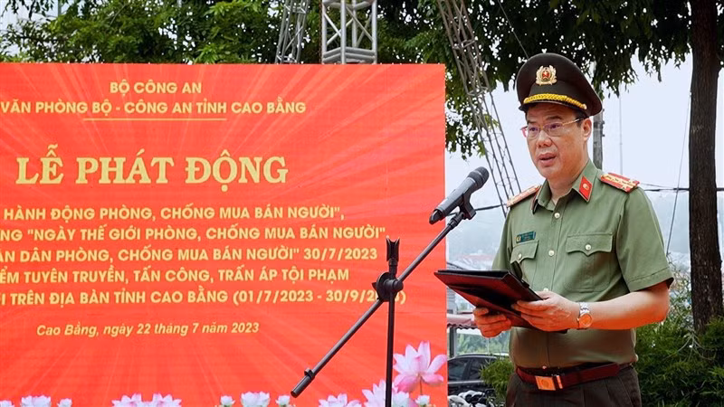 Đại tá Vũ Hồng Quang, Giám đốc Công an tỉnh Cao Bằng phát biểu ý kiến tại buổi lễ.