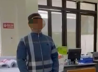 Cơ quan Công an thi hành Lệnh bắt Lộc Văn Thế tại nơi làm việc. (Ảnh: Công an Cao Bằng cung cấp).