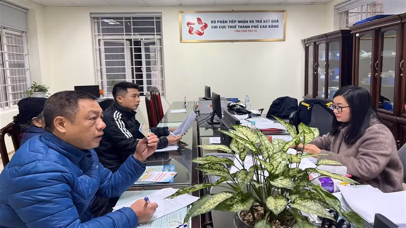 Doanh nghiệp, hộ kinh doanh giải quyết hồ sơ, thủ tục thuế tại Chi cục Thuế thành phố Cao Bằng.