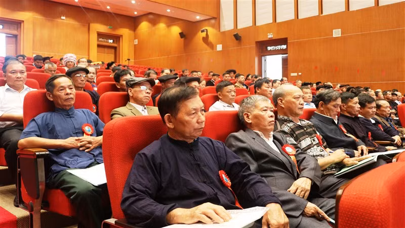 150 người có uy tín tiêu biểu tham dự hội nghị.