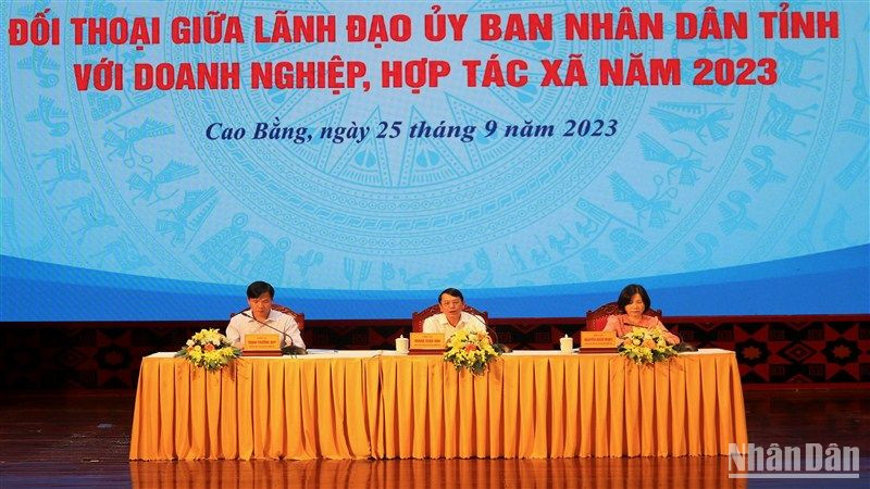 Thường trực Ủy ban nhân dân tỉnh Cao Bằng chủ trì hội nghị đối thoại với doanh nghiệp và hợp tác xã trên địa bàn.