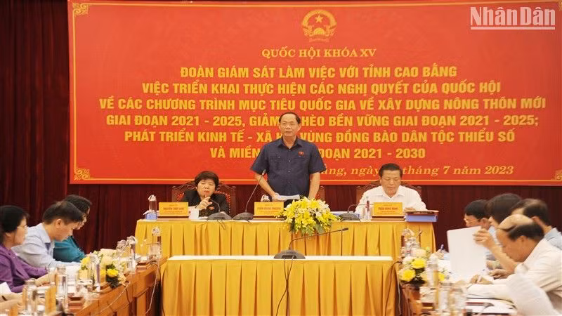 Thượng tướng Trần Quang Phương, Phó Chủ tịch Quốc hội phát biểu ý kiến tại cuộc giám sát.