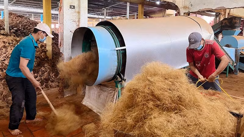 Hợp tác xã nông nghiệp Định Thủy thế chấp tài sản của thành viên để vay vốn mua sắm thiết bị máy móc hoạt động.