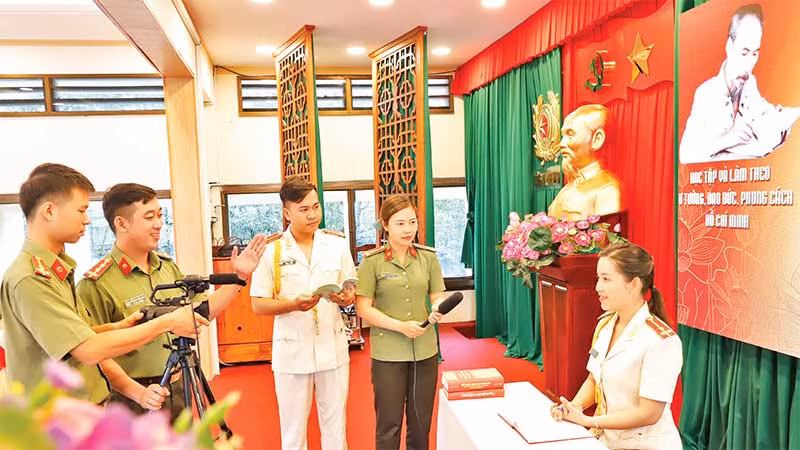 Chi bộ Đội công tác đảng và công tác quần chúng thực hiện chuyên mục online “Học tập và làm theo tư tưởng, đạo đức, phong cách Hồ Chí Minh”.