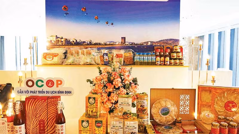 Gian trưng bày sản phẩm OCOP của thành phố Quy Nhơn, tỉnh Bình Định tại hội nghị quảng bá kết nối sản phẩm OCOP gắn với phát triển du lịch.