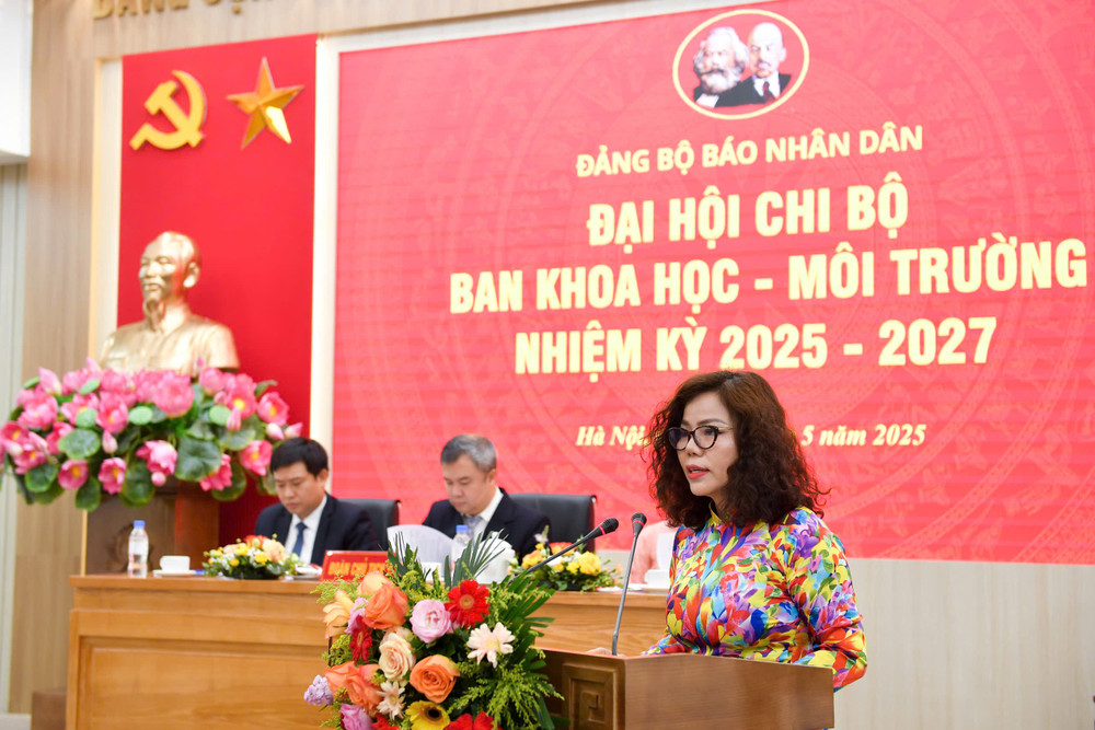 Đồng chí Vũ Thị Quỳnh Trang đọc tham luận đóng góp ý kiến vào Dự thảo Báo cáo chính trị trình Đại hội Đại biểu Đảng bộ Báo Nhân Dân lần thứ XXIX, nhiệm kỳ 2025-2030. Đồng chí Vũ Thị Quỳnh Trang đọc tham luận đóng góp ý kiến vào Dự thảo Báo cáo chính trị trình Đại hội Đại biểu Đảng bộ Báo Nhân Dân lần thứ XXIX, nhiệm kỳ 2025-2030.