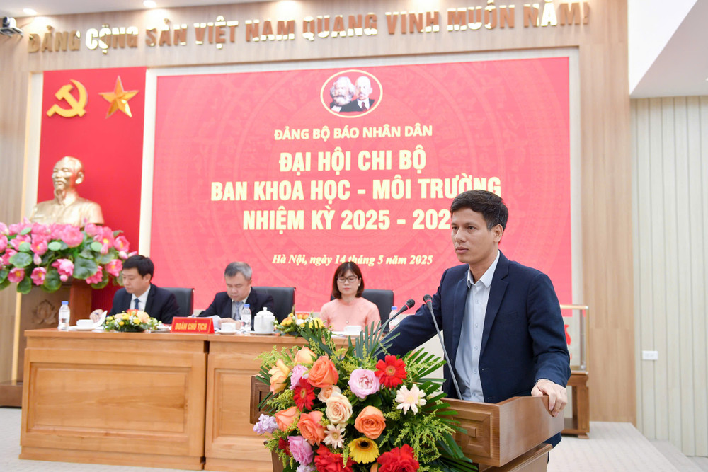Đồng chí Đoàn Xuân Kỳ đọc tham luận đóng góp ý kiến vào Dự thảo các văn kiện trình Đại hội XIV của Đảng tại Đại hội. Đồng chí Đoàn Xuân Kỳ đọc tham luận đóng góp ý kiến vào Dự thảo các văn kiện trình Đại hội XIV của Đảng tại Đại hội.