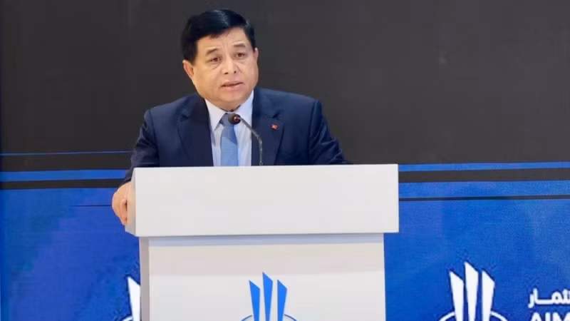 Phó Thủ tướng Nguyễn Chí Dũng phát biểu dẫn đề tại Hội nghị Đầu tư thường niên ở UAE. (Nguồn: Báo Chính phủ)