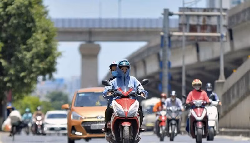 Khu vực Hà Nội ngày nắng nóng, chiều tối và đêm có mưa rào và dông vài nơi. (Ảnh minh họa)