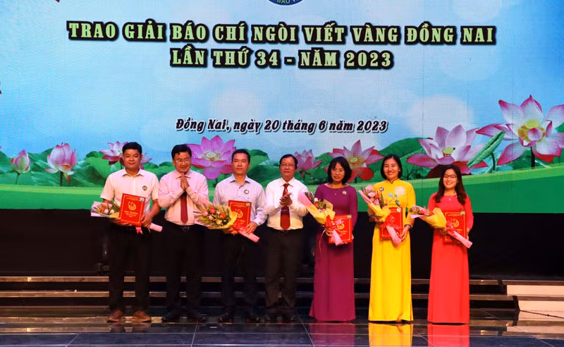 Trao Giải báo chí Ngòi viết vàng Đồng Nai lần thứ 34.