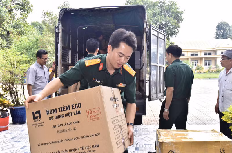 Nhiều món quà ý nghĩa, thiết thực được đoàn chuẩn bị để trao tặng cho các cháu.