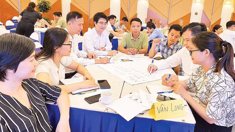 Các học viên lớp bồi dưỡng nâng cao chất lượng phục vụ du lịch luôn được các khách sạn, nhà hàng hưởng ứng và nhiệt tình tham gia. (Ảnh Sở Du lịch Ninh Bình)