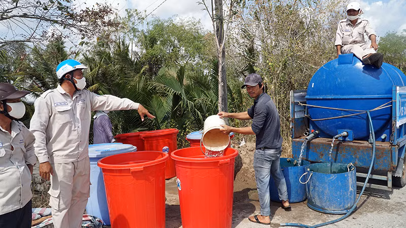 Cung cấp nước sạch cho đồng bào Khmer xã Thạnh Thới An, huyện Trần Đề, tỉnh Sóc Trăng.