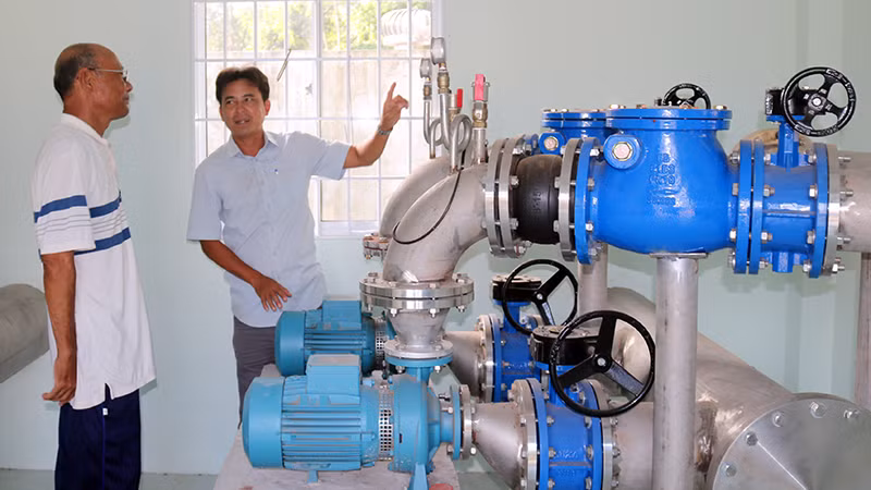 Trạm cấp nước xã Ngũ Lạc, huyện Duyên Hải, tỉnh Trà Vinh được cải tạo, lắp đặt các thiết bị hiện đại.