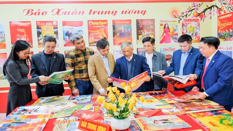 Phòng đọc Báo Xuân Ất Tỵ tại Thư viện tỉnh Thái Nguyên mở cửa từ ngày 24/1 đến ngày 5/2 (mồng 8 Tết Ất Tỵ).