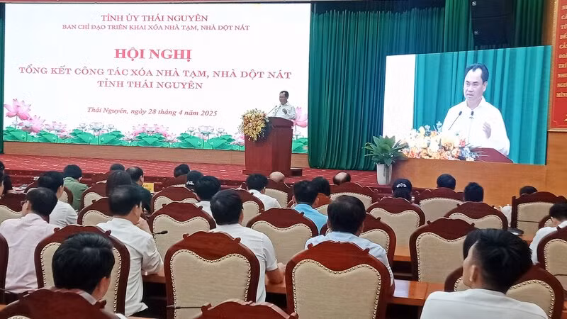 Đồng chí Trịnh Việt Hùng, Bí thư Tỉnh Thái Nguyên phát biểu chỉ đạo hội nghị.