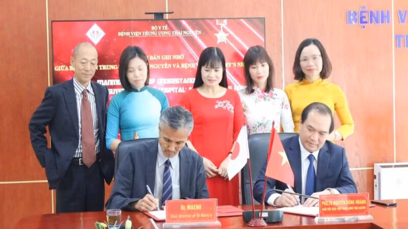 Lãnh đạo Bệnh viện Trung ương Thái Nguyên ký văn bản hợp tác với Bệnh viện St Mary’s (Nhật Bản) về cải tiến chất lượng, quản lý bệnh viện; quản lý điều dưỡng, điều dưỡng gia đình và chăm sóc toàn diện.