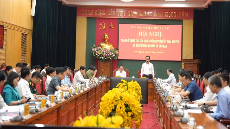 Hội nghị trao đổi công tác của Ban Thường vụ Tỉnh ủy Thái Nguyên và Ban Thường vụ Tỉnh ủy Bắc Kạn ngày 19/4.