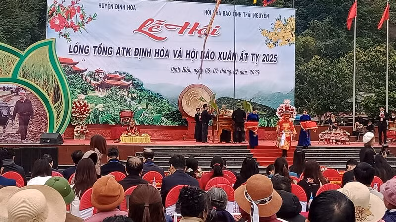 Lễ hội Lồng Tồng ATK Định Hóa mang đậm bản sắc dân tộc.