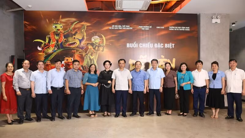 Lãnh đạo tỉnh Thái Nguyên kỳ vọng, nhiều bộ phim được sản xuất tại phim trường số Thái Nguyên để góp phần phát triển công nghiệp văn hóa. Lãnh đạo tỉnh Thái Nguyên kỳ vọng, nhiều bộ phim được sản xuất tại phim trường số Thái Nguyên để góp phần phát triển công nghiệp văn hóa.