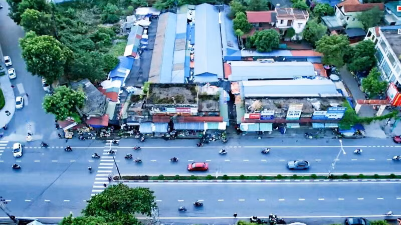 Chợ Gia Sàng cũ nóng bức, ẩm thấp, mất an toàn.