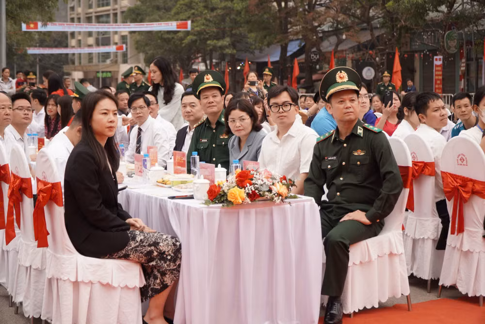 Các đại biểu tham dự chương trình.