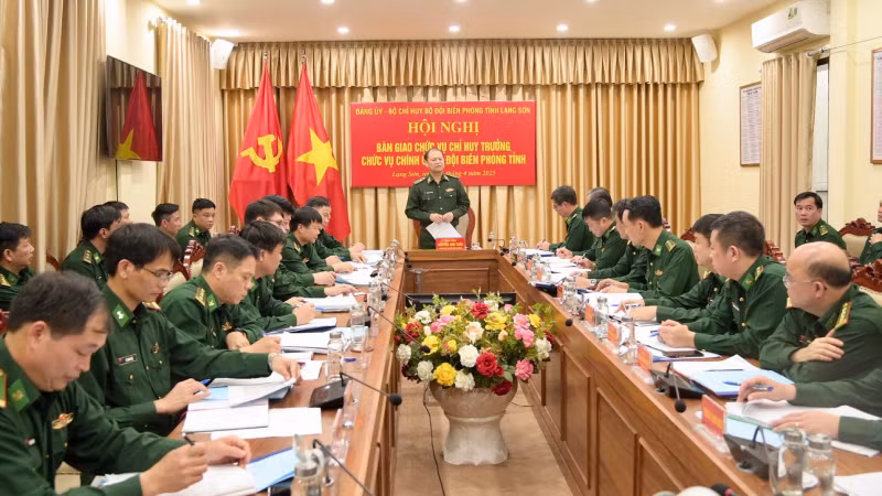 Quang cảnh Hội nghị bàn giao các chức vụ lãnh đạo của Bộ đội Biên phòng Lạng Sơn.