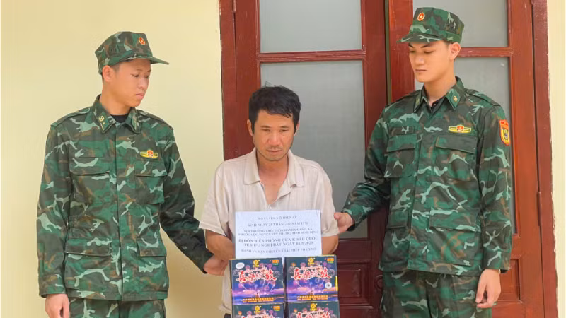 Đối tượng Võ Hiền Sĩ bị bắt giữ cùng tang vật.