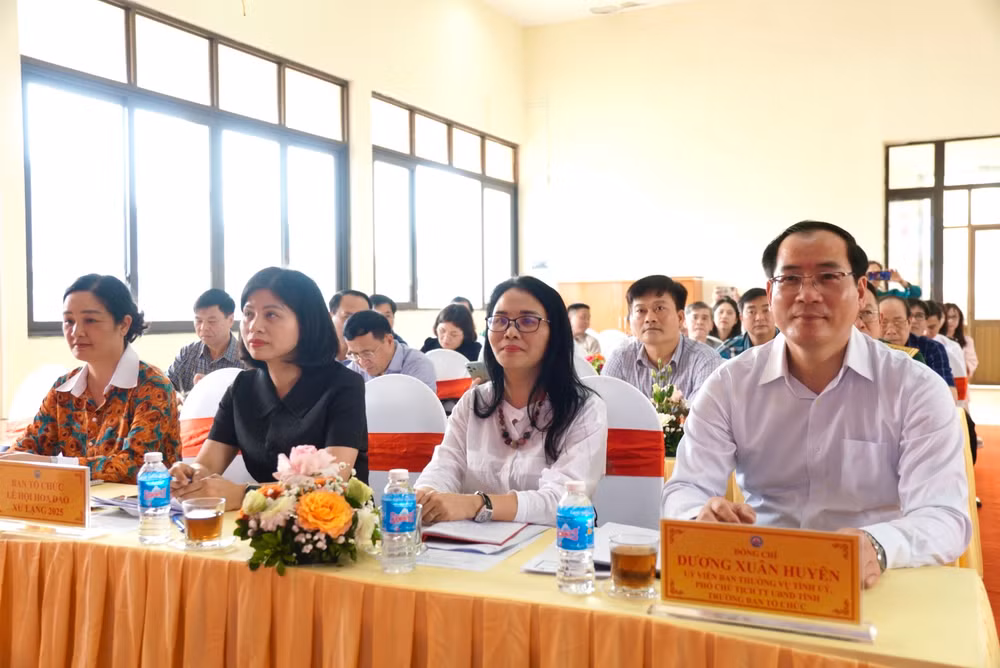 Lãnh đạo tỉnh Lạng Sơn và các địa phương dự hội nghị.