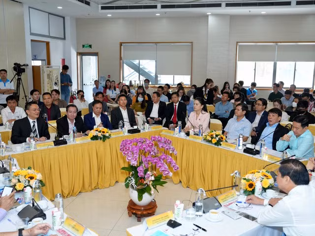 Tọa đàm “Xây dựng thương hiệu quốc gia cho nông sản Việt” ghi nhận nhiều quan điểm, đề xuất có trách nhiệm của các doanh nghiệp trong ngành. Ảnh: ĐỘC LẬP