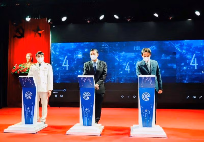 Lãnh đạo thành phố và Cục Thuế Hải Phòng nhấn nút khởi động chương trình triển khai Hóa đơn điện tử trên địa bàn toàn thành phố.